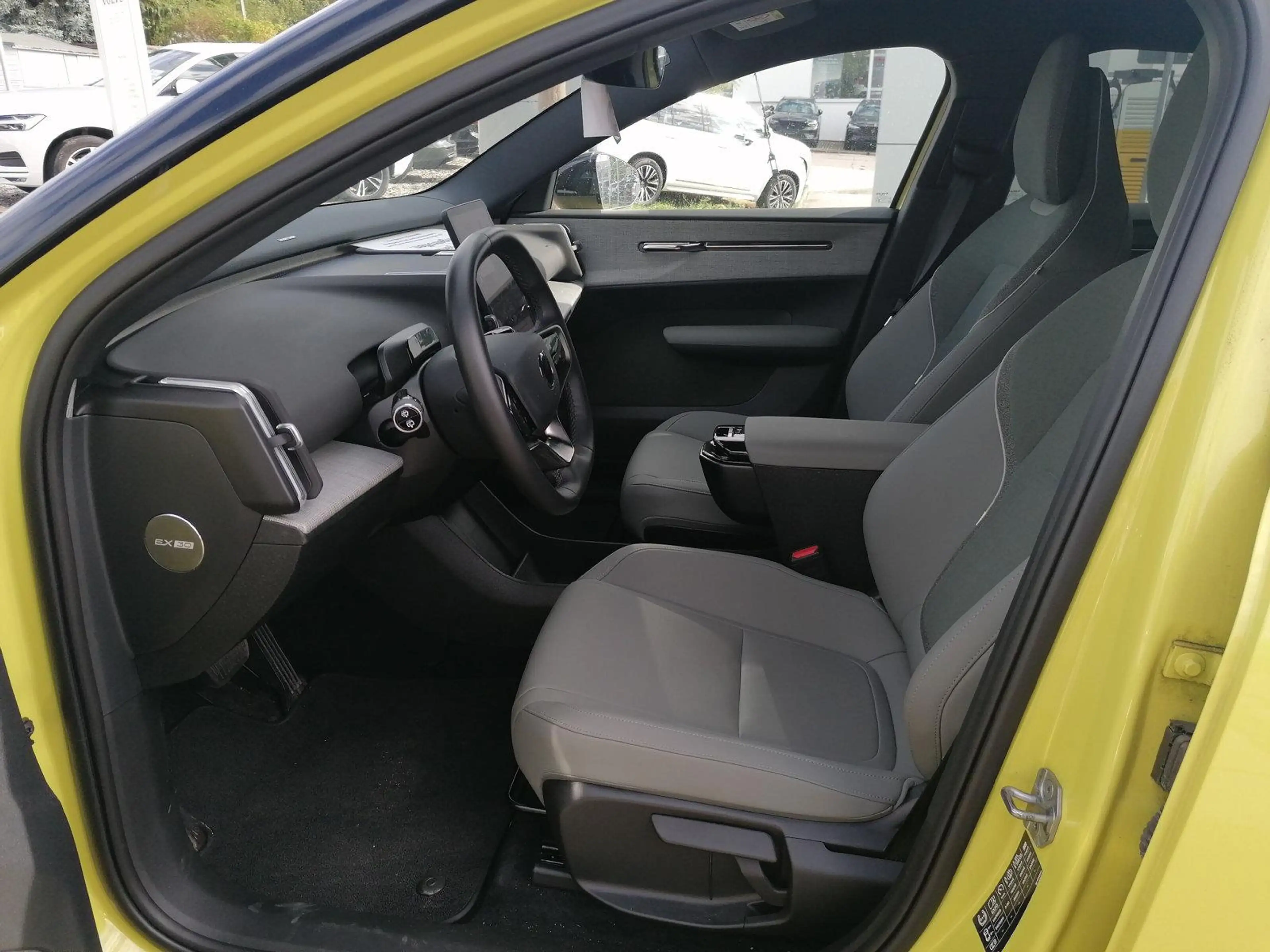 Volvo EX30 Plus RWD Pure Electric ACC BLIS CAM CARPLAY — photo 10