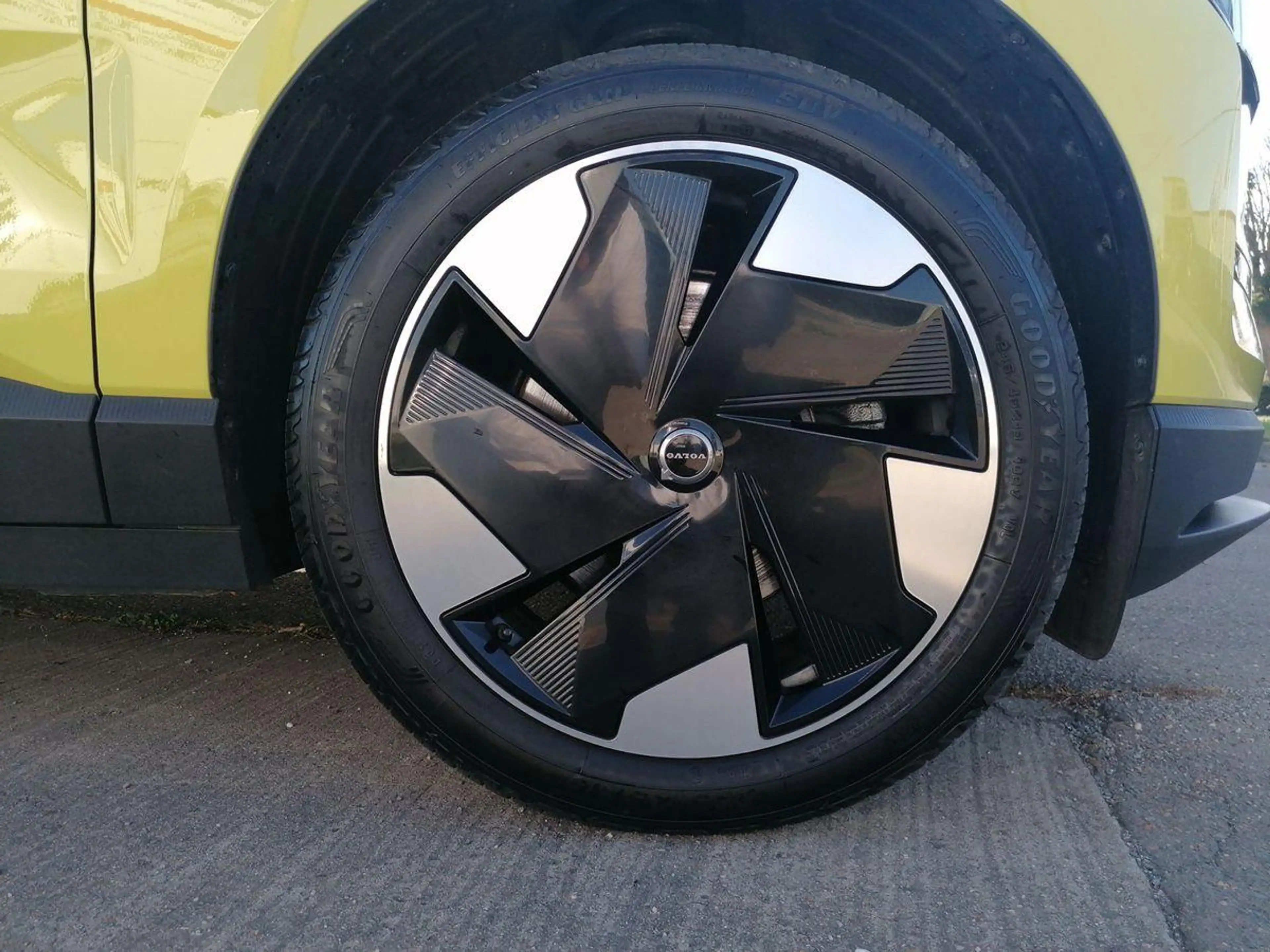 Volvo EX30 Plus RWD Pure Electric ACC BLIS CAM CARPLAY — photo 9