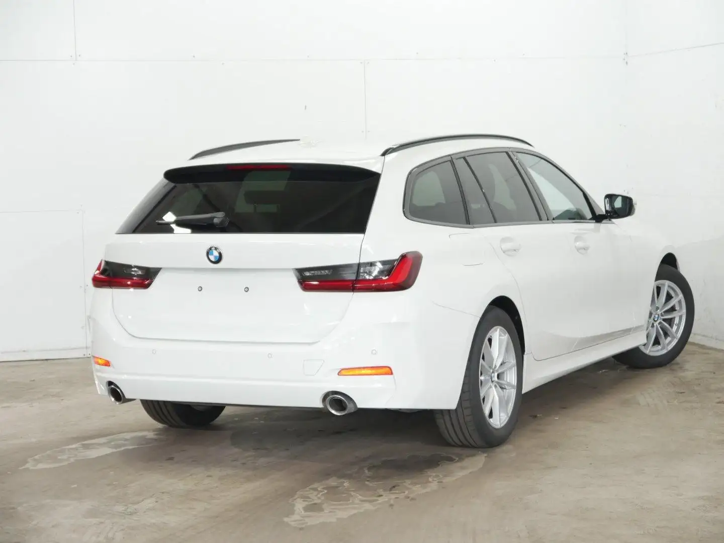 BMW 318 i Touring ACC HeadUp KoZg SpSitz HiFi Shadow Blanc - 2