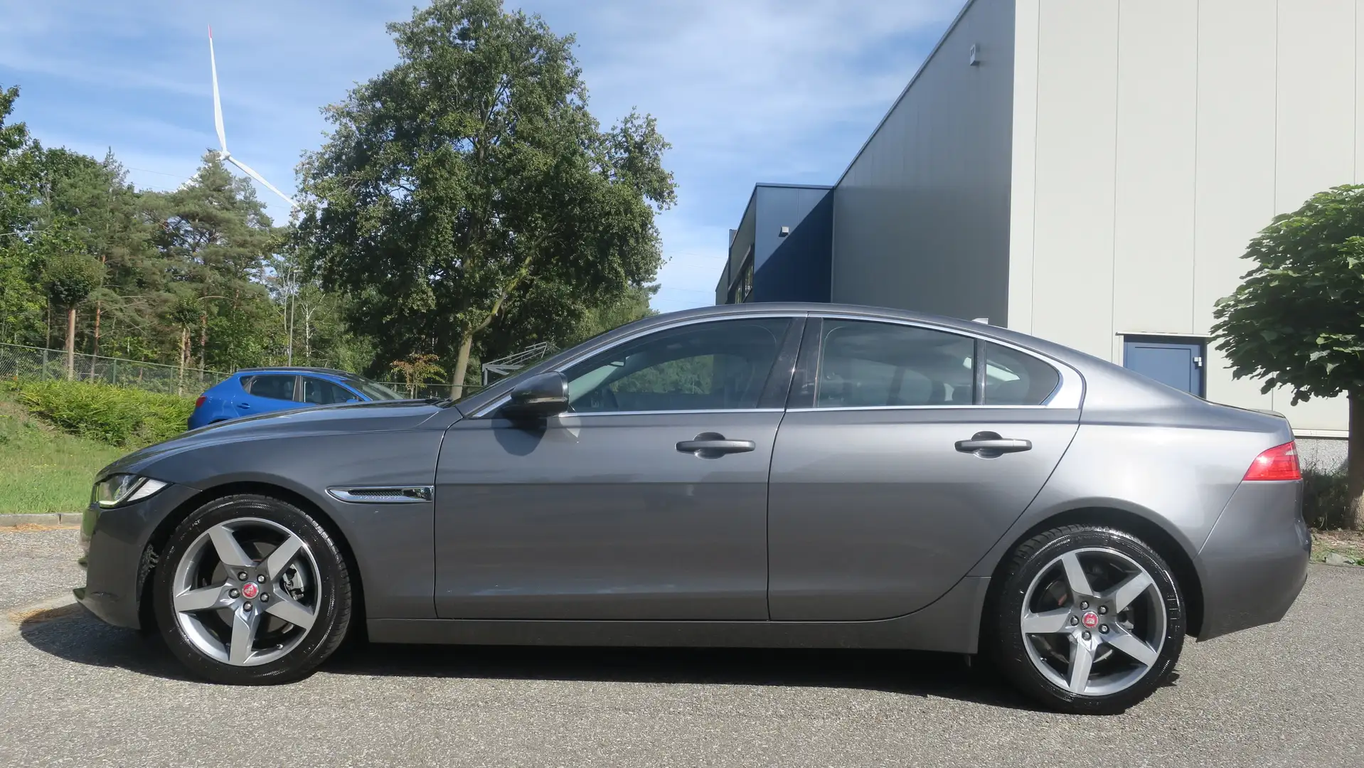 Jaguar XE XE 20d Aut. Prestige Grijs - 2