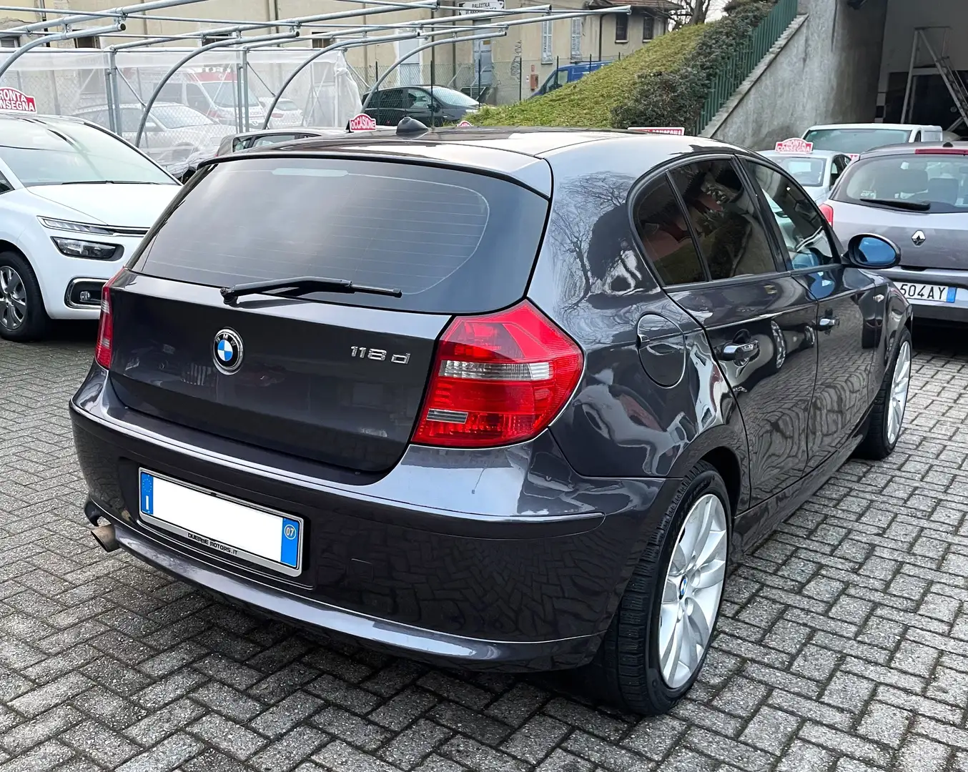 BMW 118 118d 5p 2.0 Attiva 143cv dpf // Tagliandata // Gris - 2
