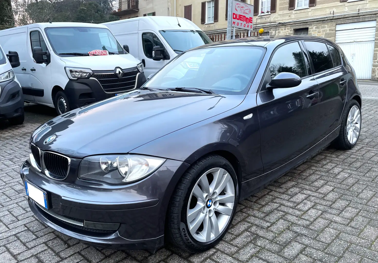 BMW 118 118d 5p 2.0 Attiva 143cv dpf // Tagliandata // Gris - 1