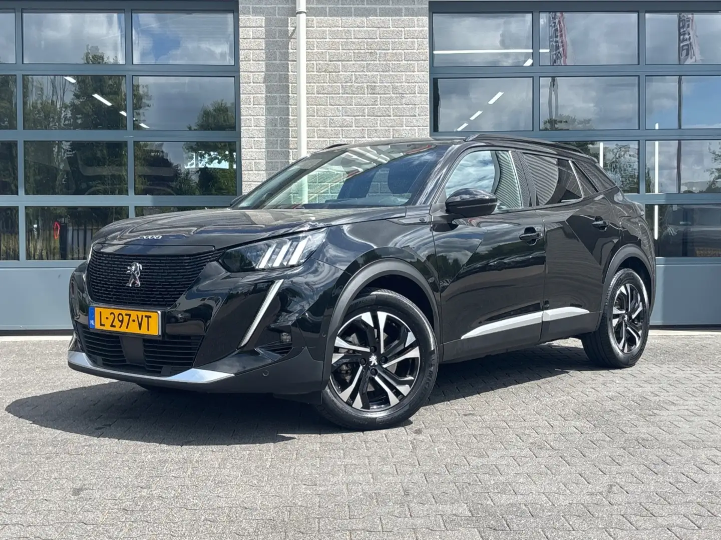 Peugeot e-2008 EV Active 50 kWh | TREKHAAK | STOELVERWARMING | Zwart - 1