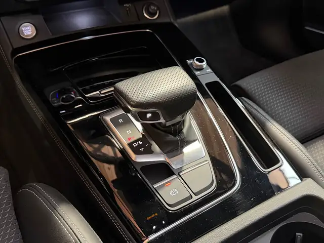 Audi Q5 view 14