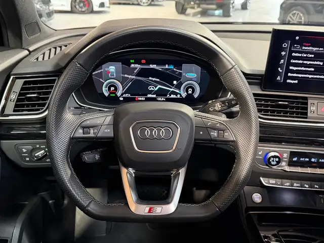 Audi Q5 view 12