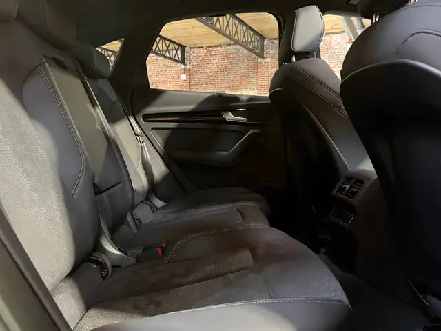 Audi Q5 view 9