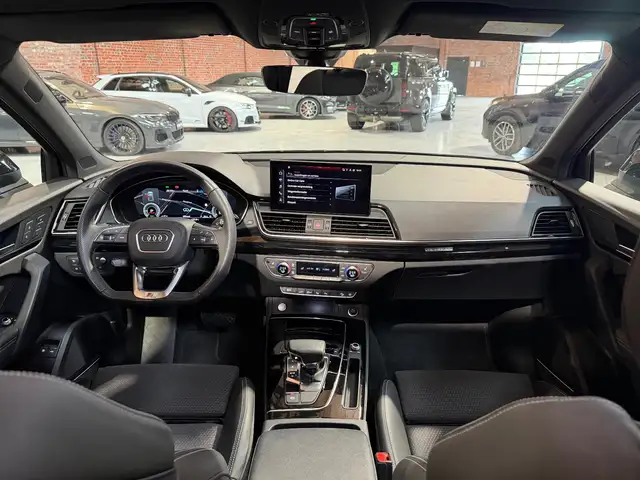 Audi Q5 view 11