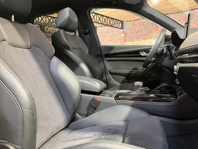 Audi Q5 view 8