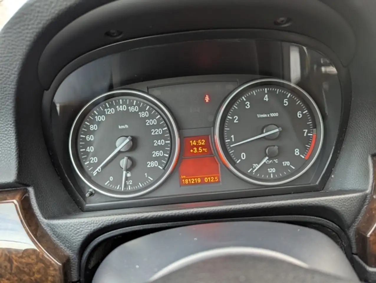BMW 3 Series снимка BMW 3 Series
