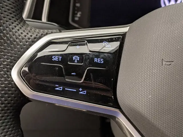 Volkswagen T-Roc view 10