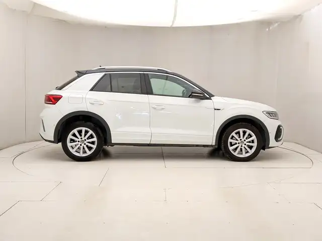 Volkswagen T-Roc view 3