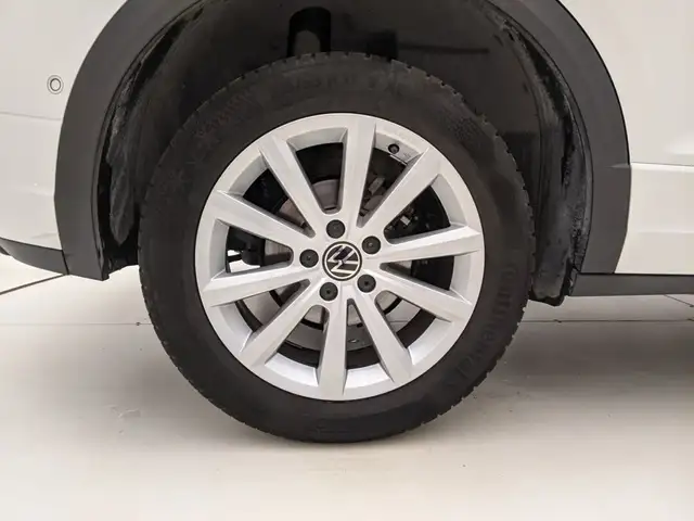 Volkswagen T-Roc view 9