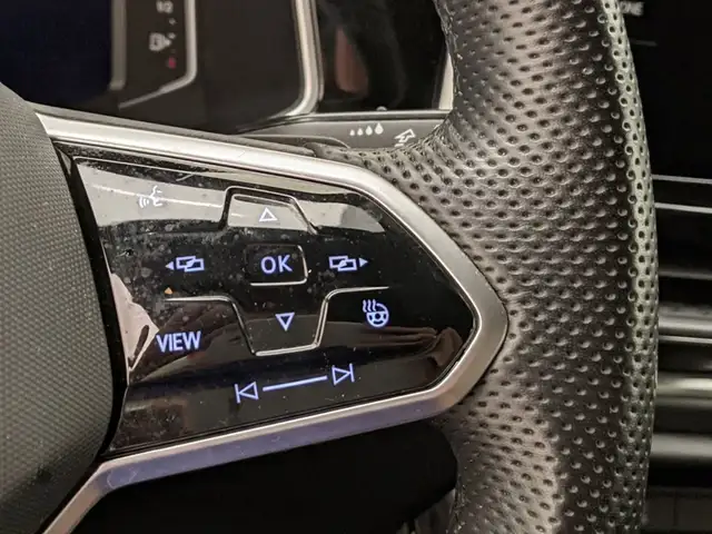 Volkswagen T-Roc view 11