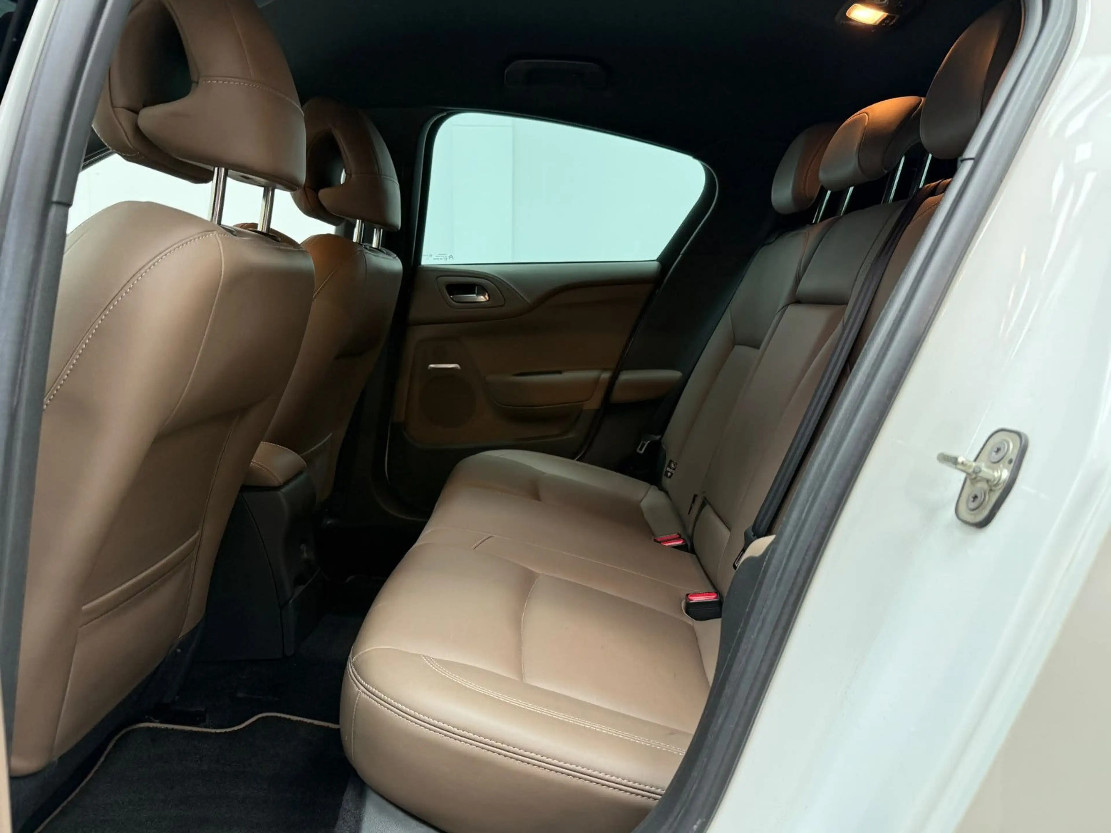 Citroen DS4 SportChic/Leder/Navi/Shz/ — photo 11