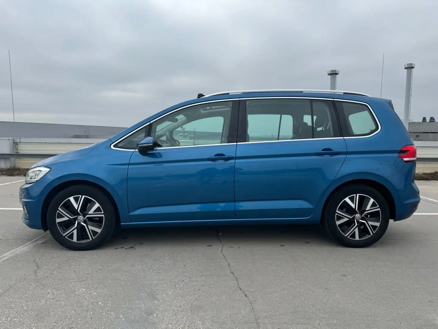Volkswagen Touran 2.0 TDI*7 STZ*PAN*NAVI*XEN*AHK*KAMERA*ACC Kék - 2