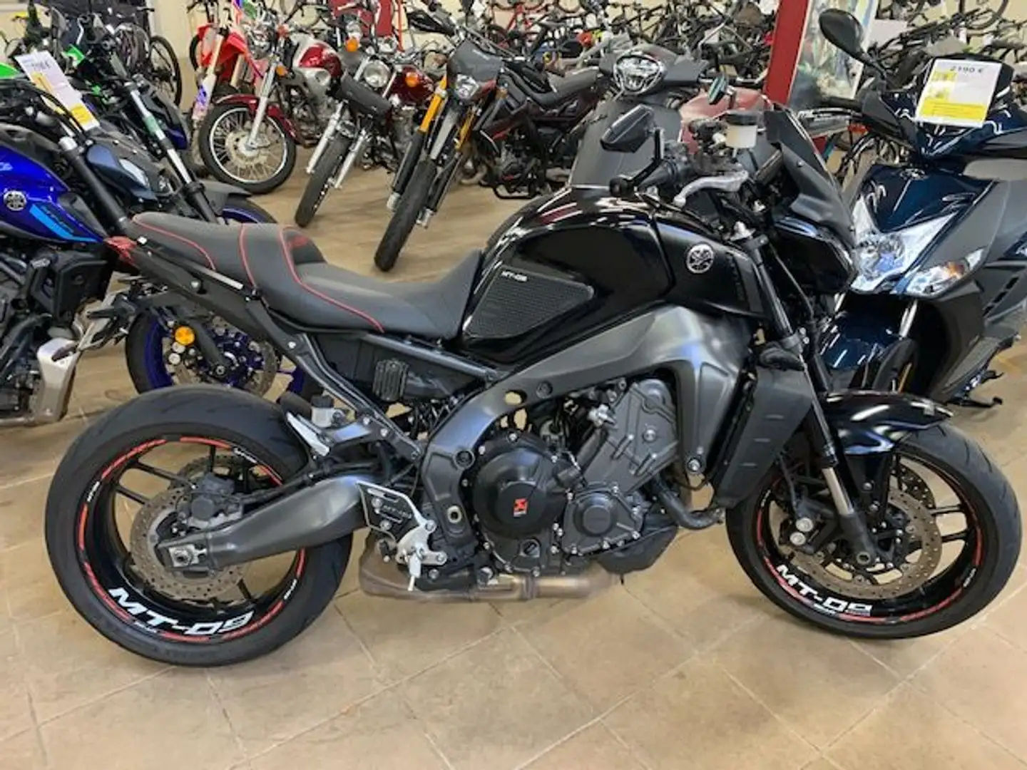 Yamaha MT-09 Noir - 1
