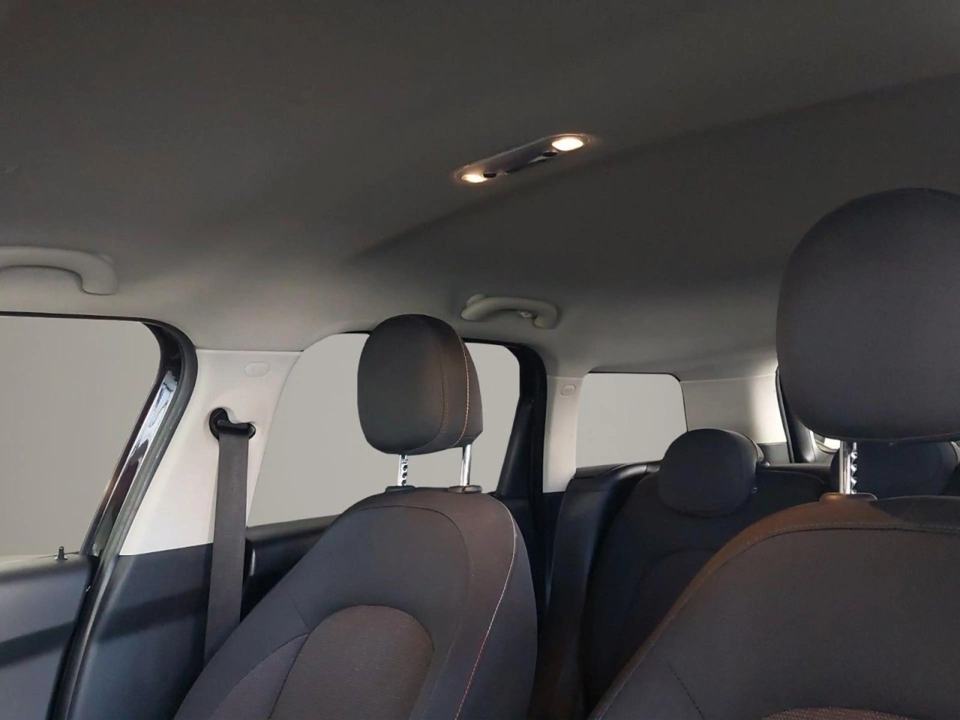 MINI One Countryman Klima Navi Rückfahrkamera Sitzheizung Fenster el. — photo 26
