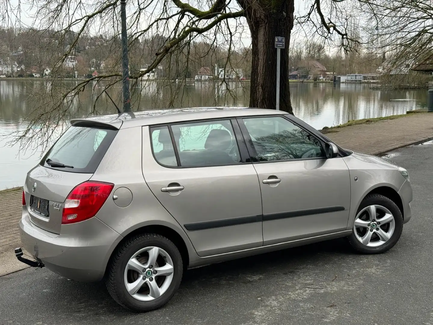 Skoda Fabia 1.2 TSI Elegance Gris - 2