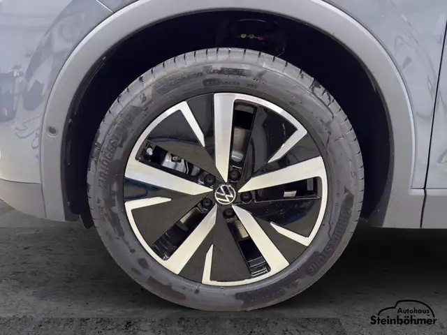 Volkswagen Tiguan view 13
