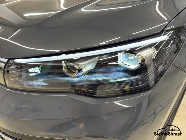 Volkswagen Tiguan view 12