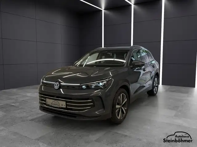 Volkswagen Tiguan view 2