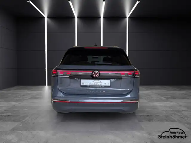 Volkswagen Tiguan view 5