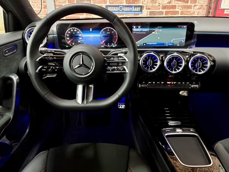 Mercedes-Benz A 200 A 200d 2.0 150cv Auto AMG-LINE (Neuf) — photo 4