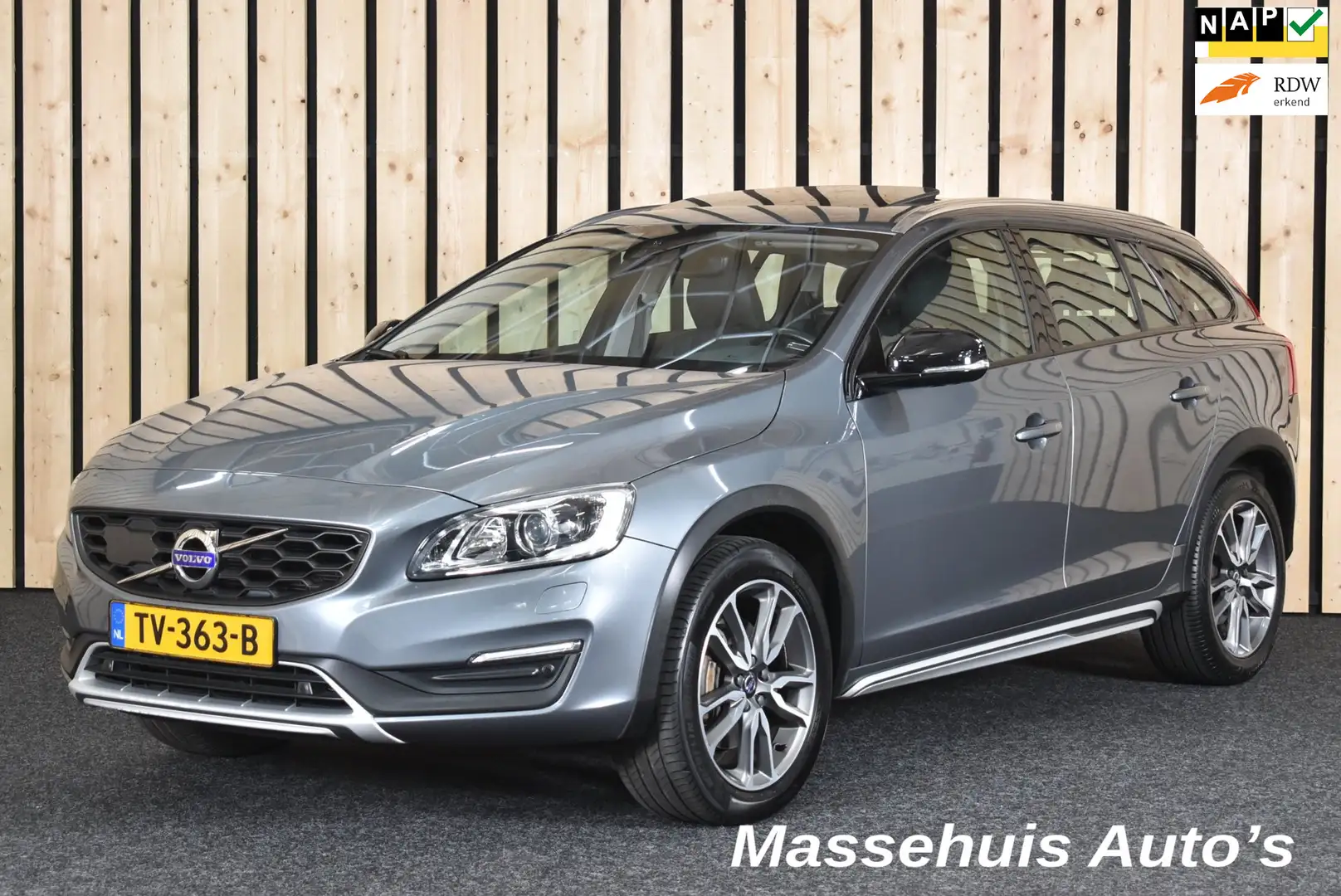 Volvo V60 Cross Country 2.0 T5 Polar+ 136dkm Trekhaak 2e eig. Dealerauto L Gris - 1