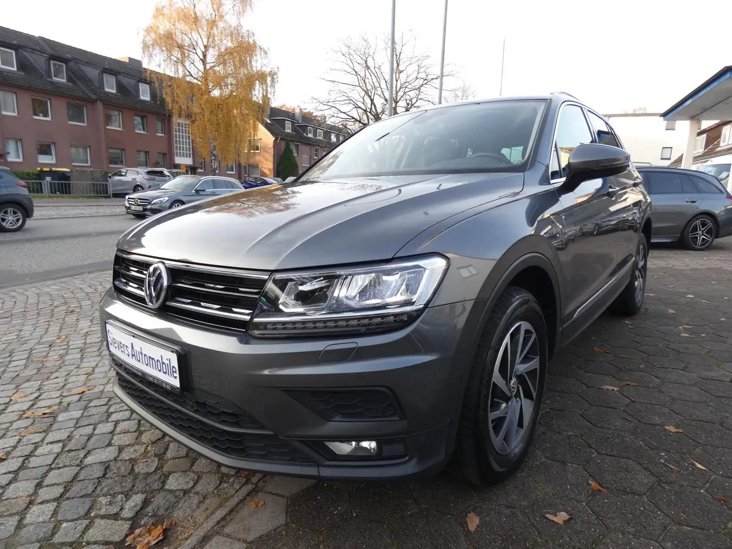 Volkswagen Tiguan Sound 4Motion 2,0 TDI DSG AHK ACC LED Navi SHZ Tem Grau - 1