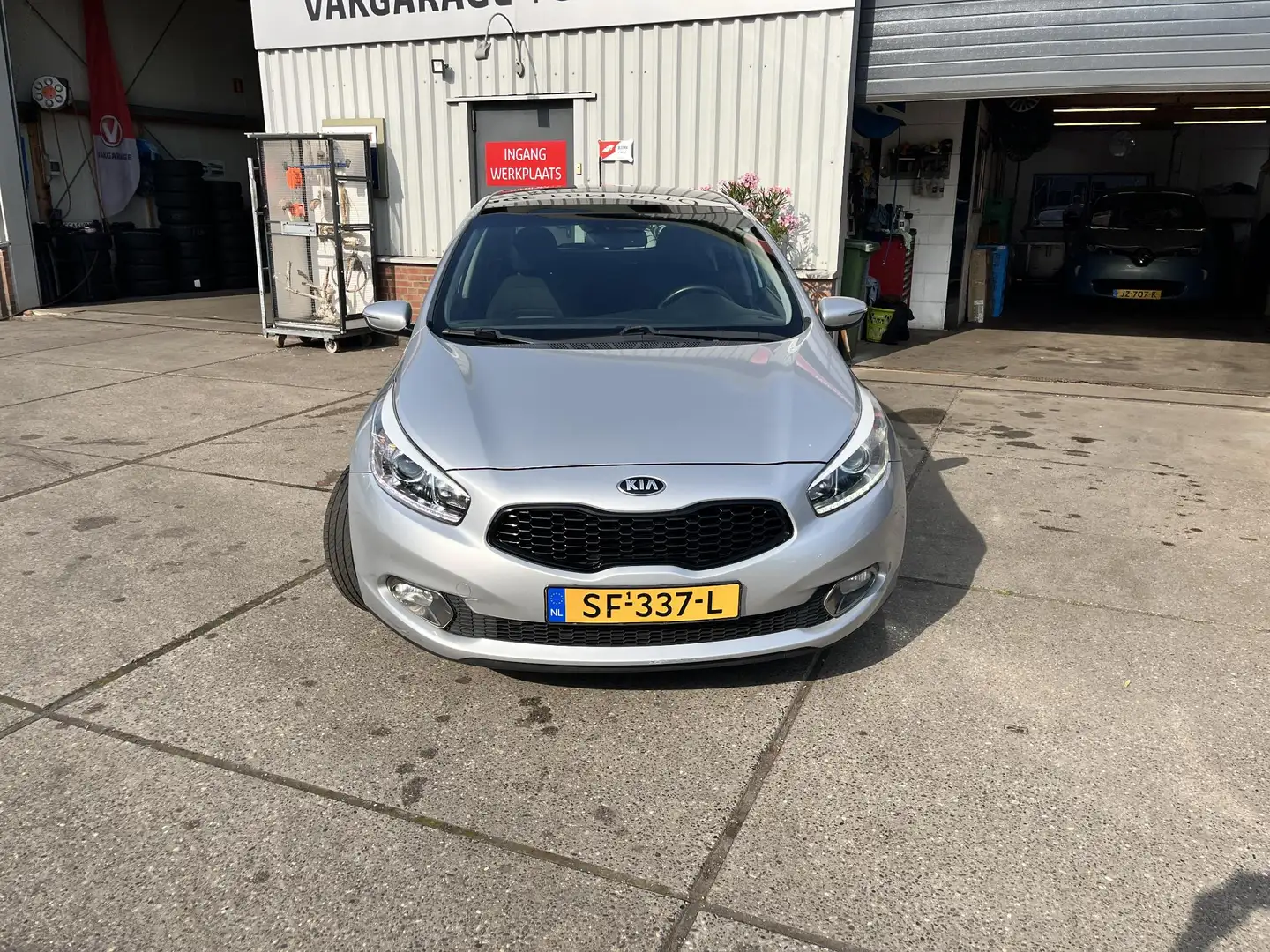 Kia Ceed / cee'd 1.4 CVVT X-ecutive Grey - 2