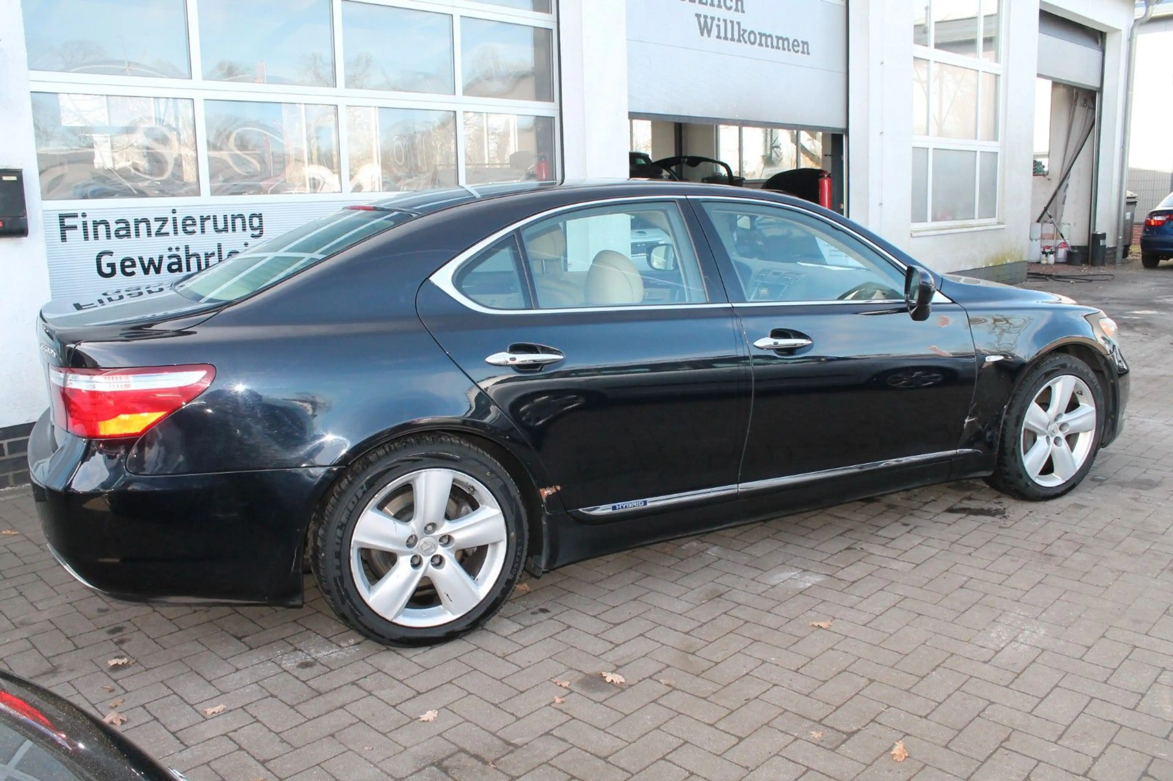 Lexus LS 600 h — photo 7