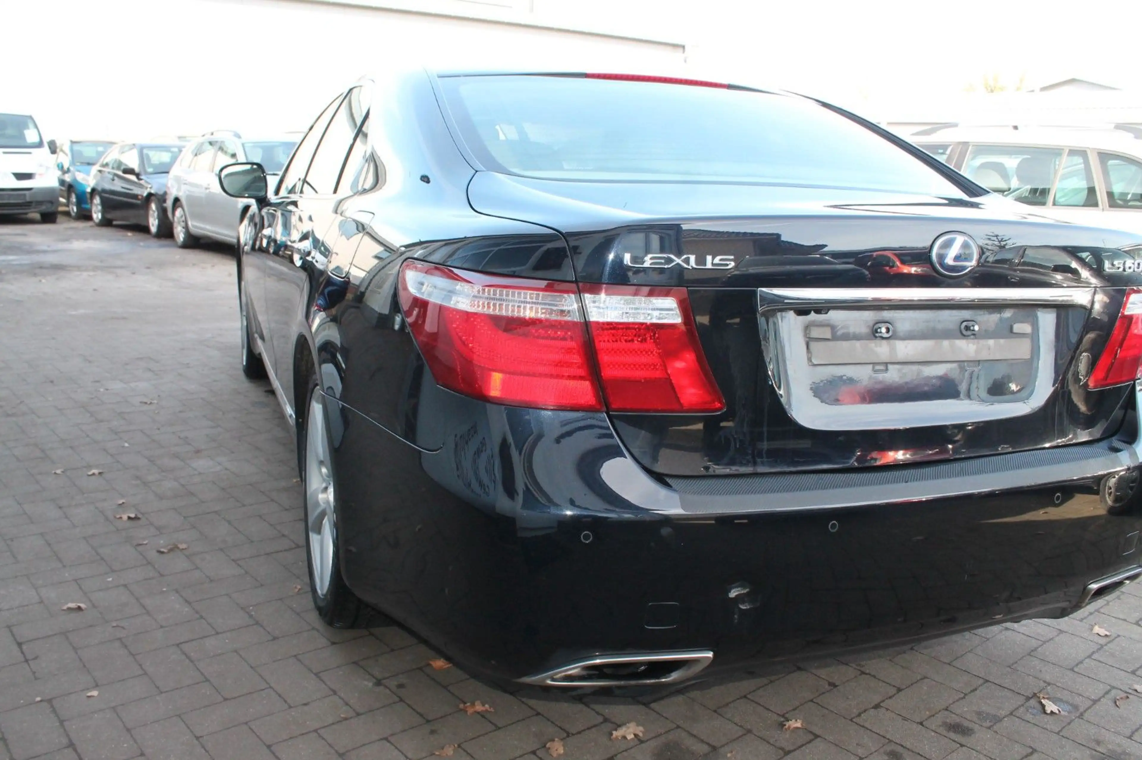 Lexus LS 600 h — photo 9