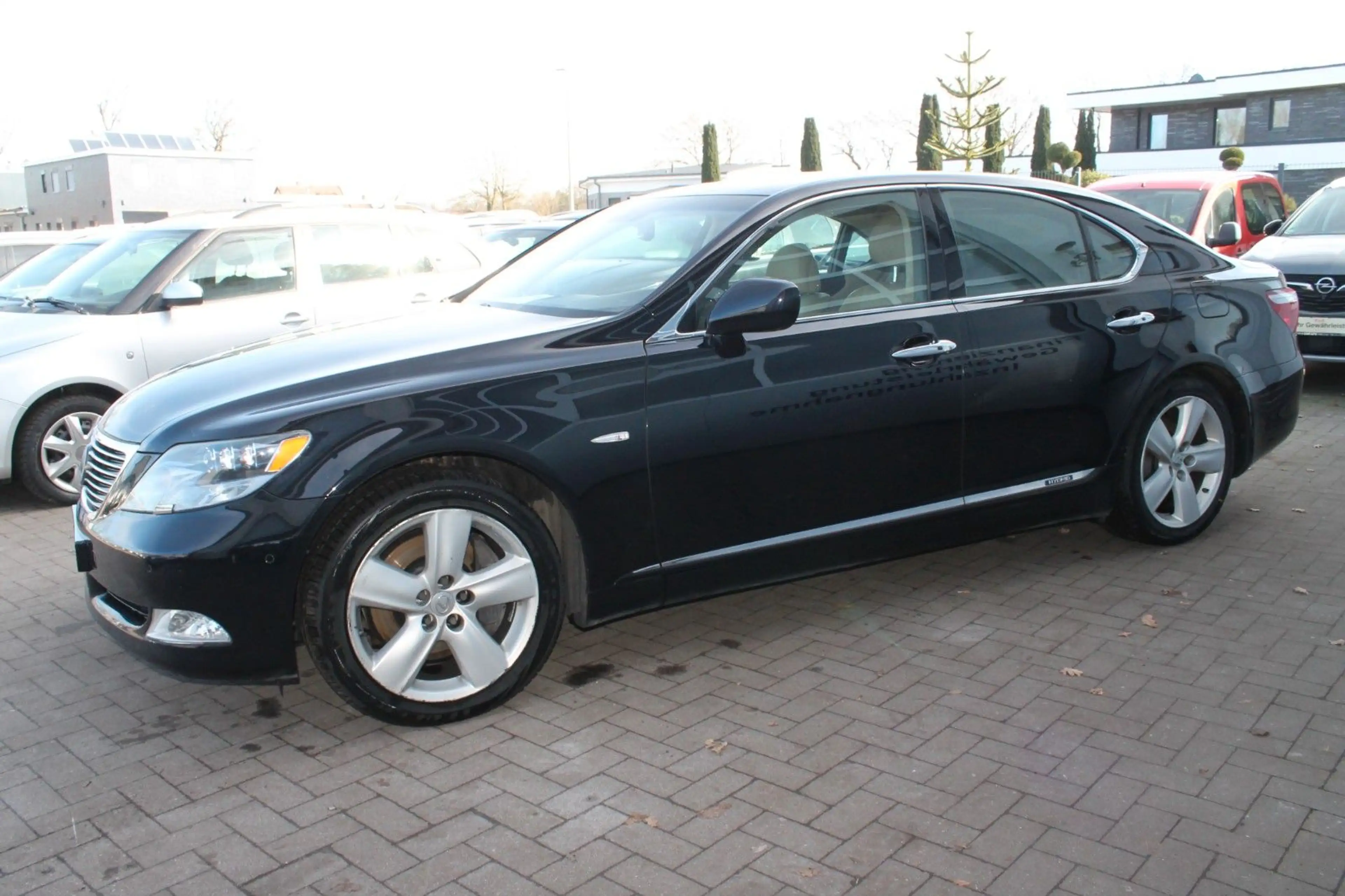Lexus LS 600 h — photo 3