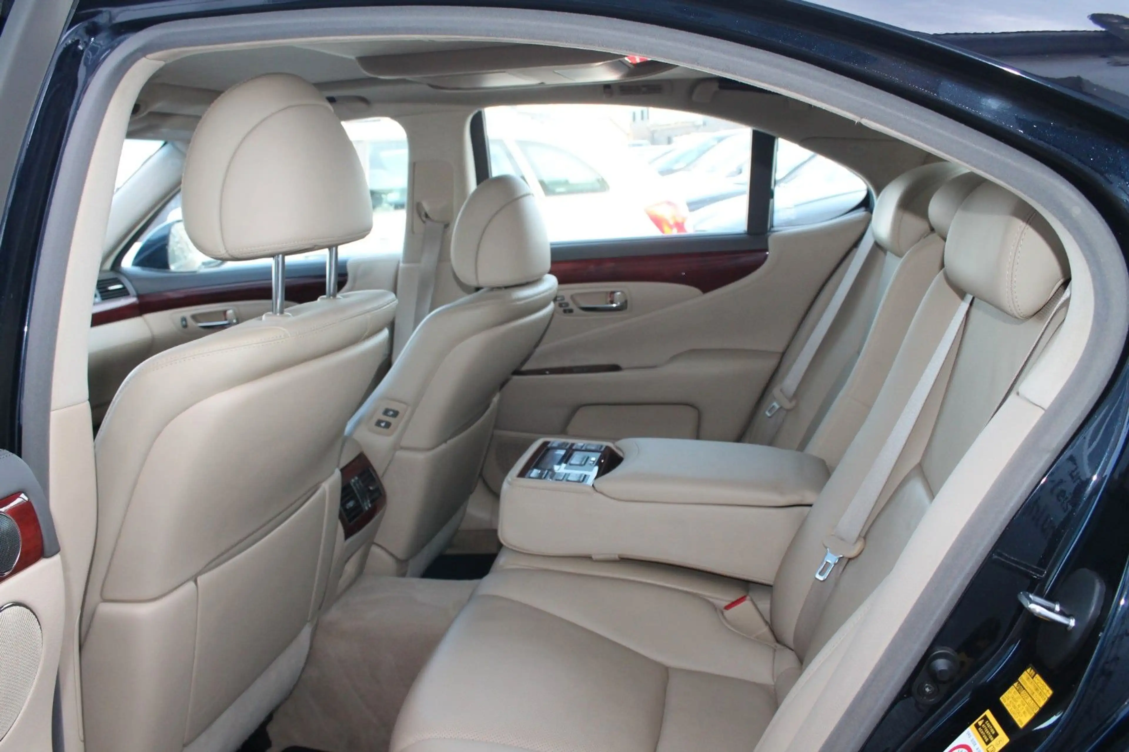 Lexus LS 600 h — photo 11