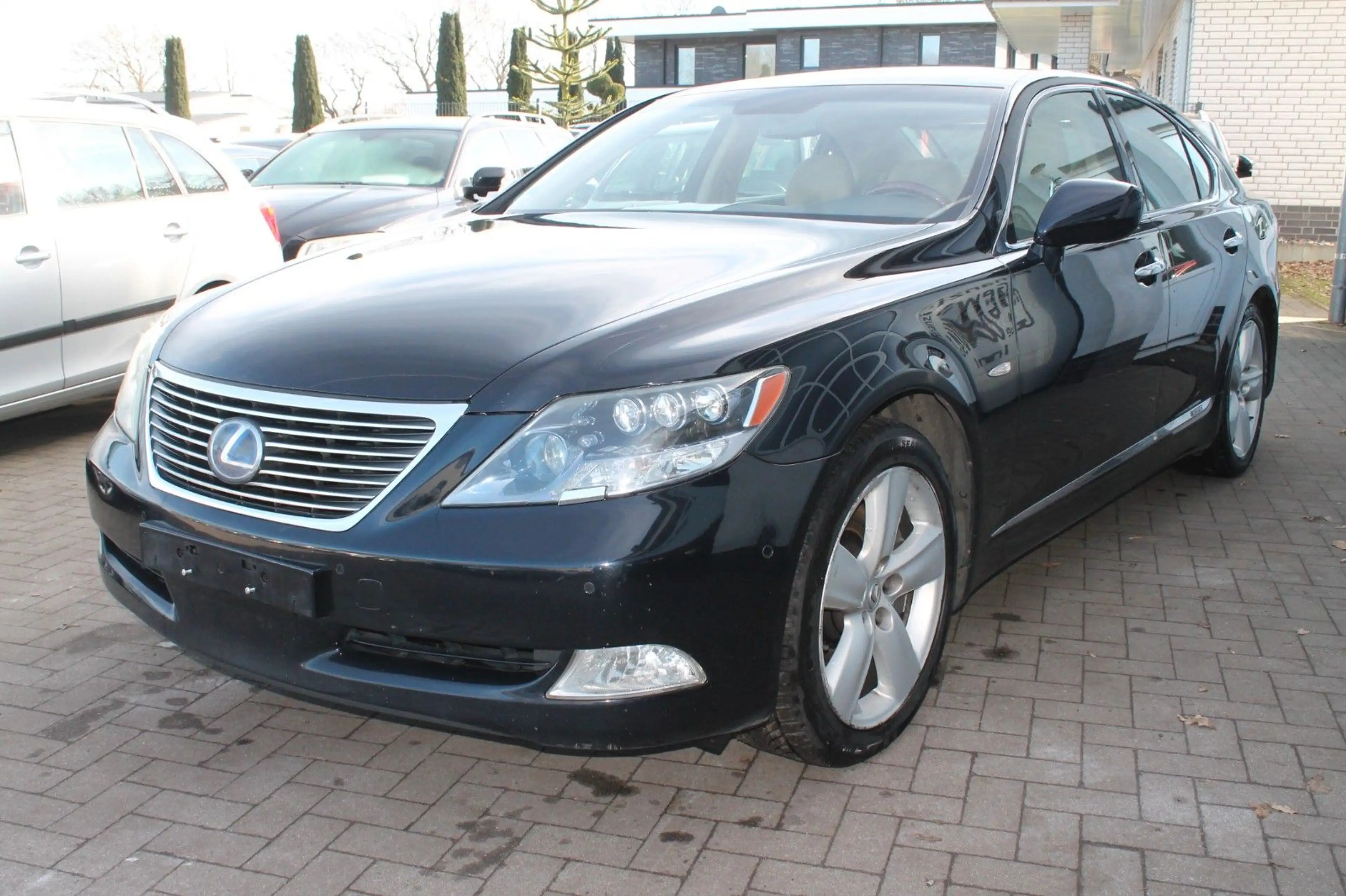 Lexus LS 600 h — photo 2