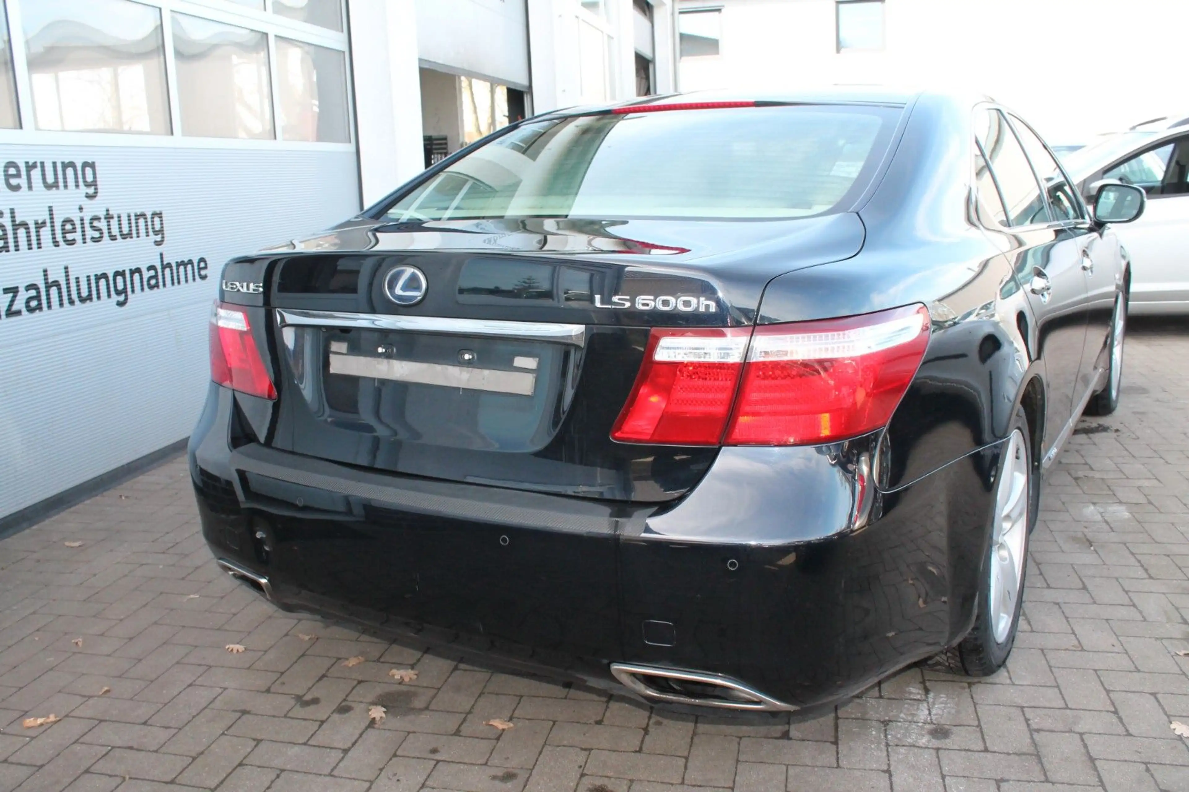 Lexus LS 600 h — photo 8