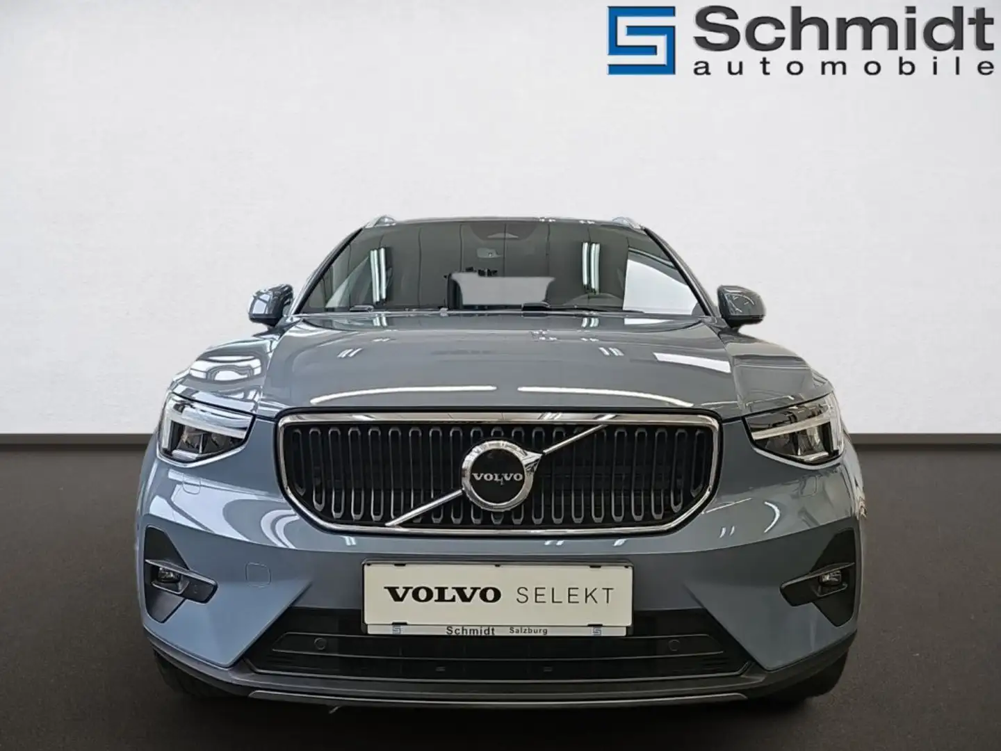 Volvo XC40 B4 Mild Hybrid AWD Core Aut. Grau - 2