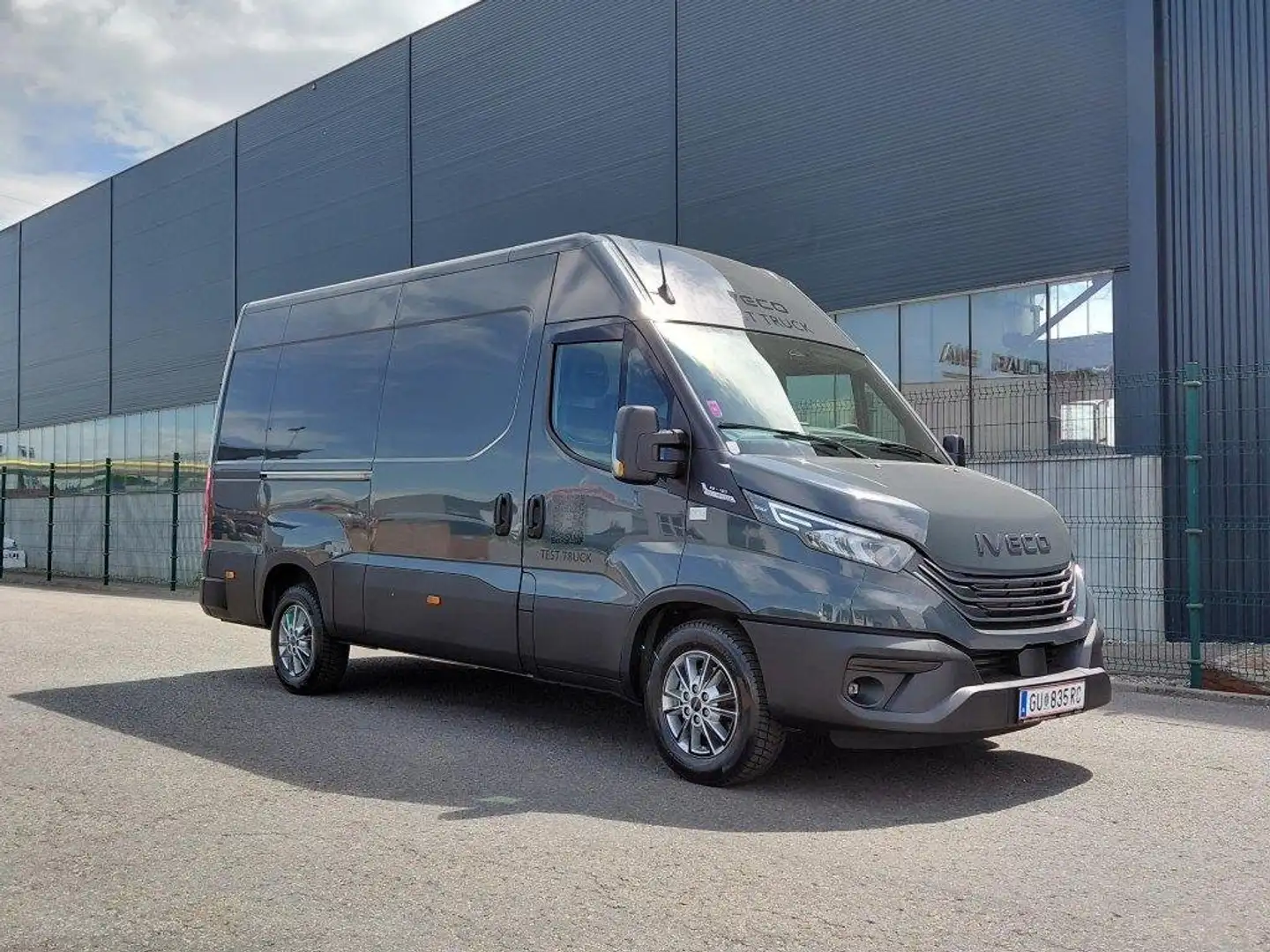 Iveco Daily VORFÜHRWAGEN ~ 176PS 3.0 LITER HUBRAUM ~ Grau - 1