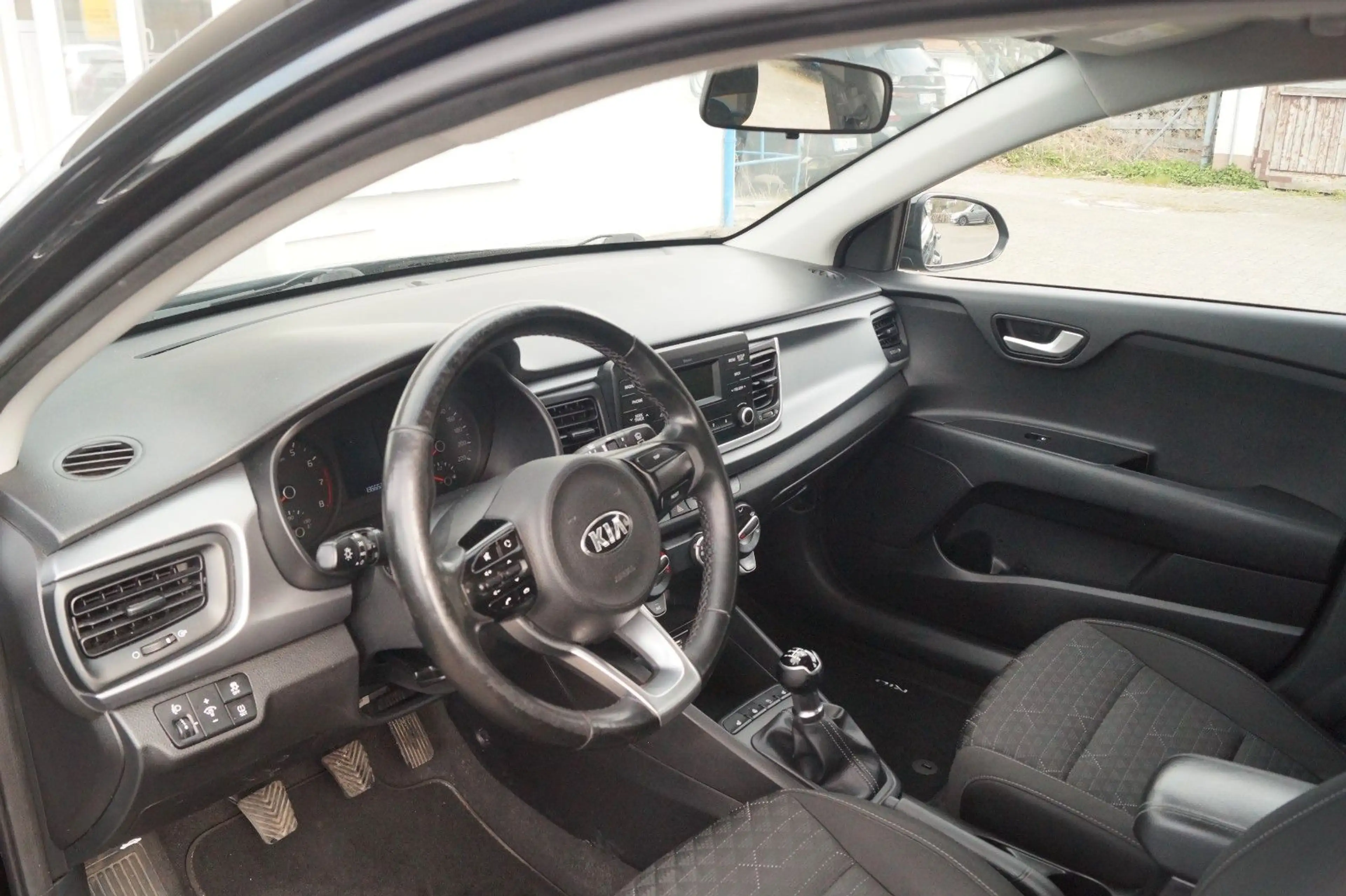 Kia Rio — photo 12