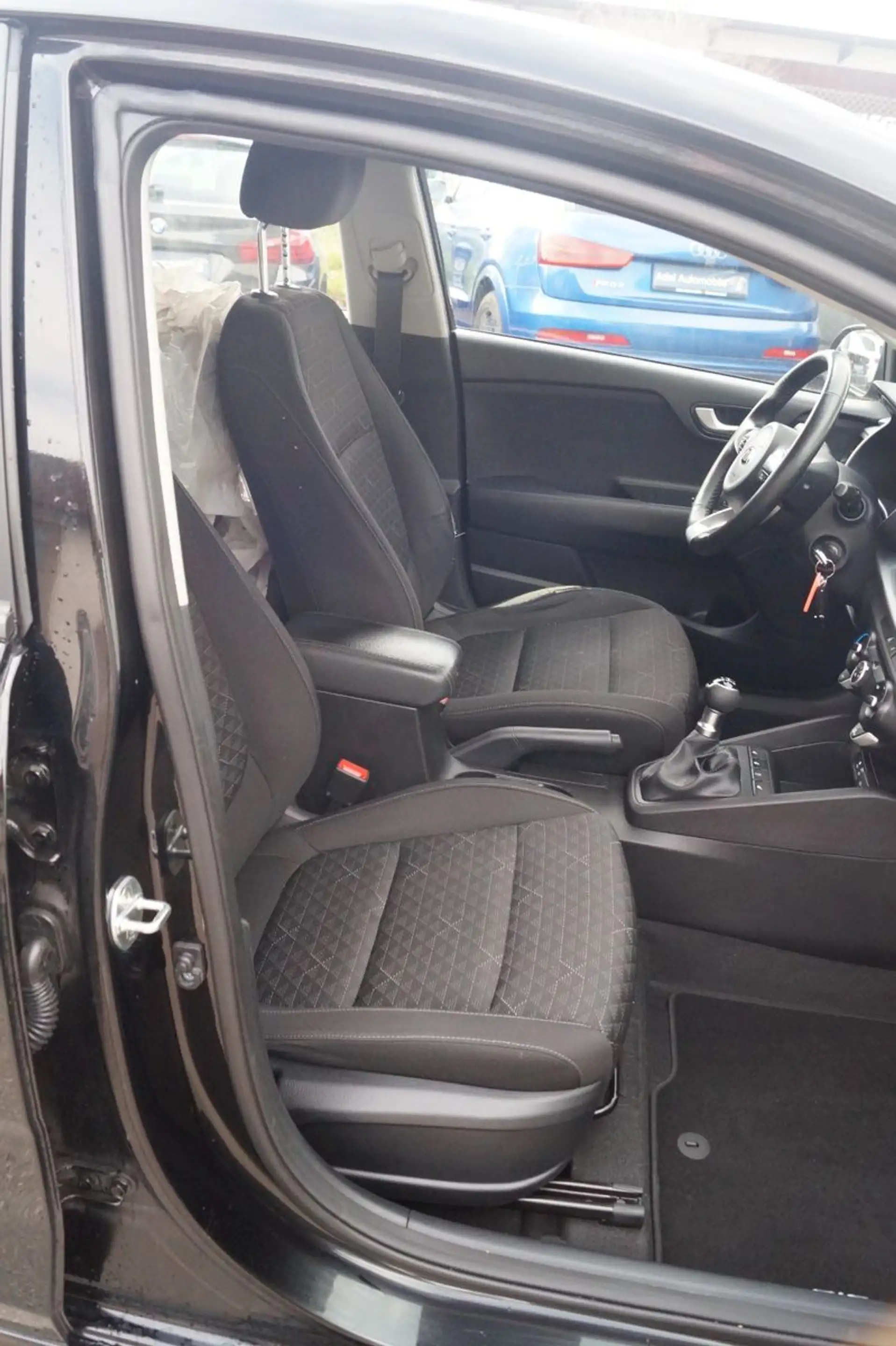 Kia Rio — photo 13