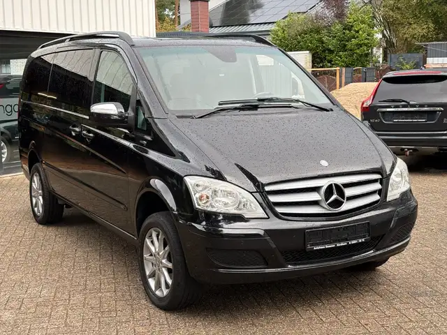 Mercedes-Benz Viano view 2