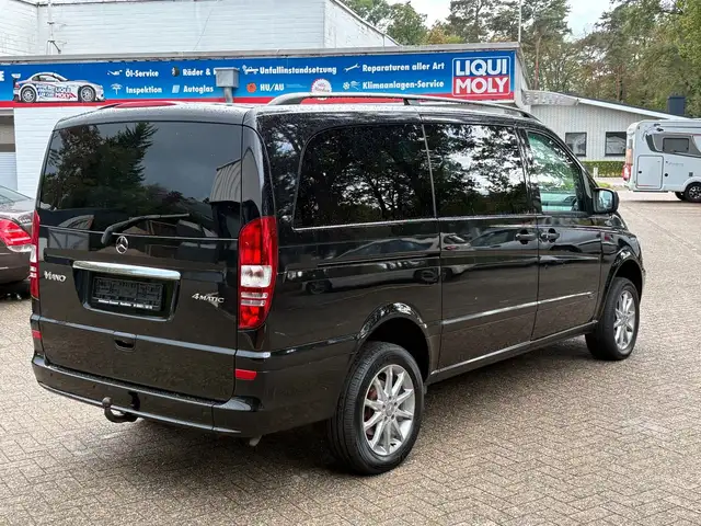 Mercedes-Benz Viano view 5