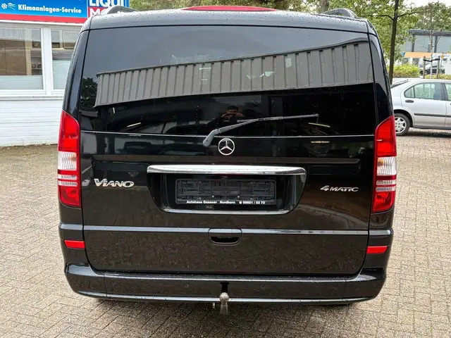 Mercedes-Benz Viano view 6