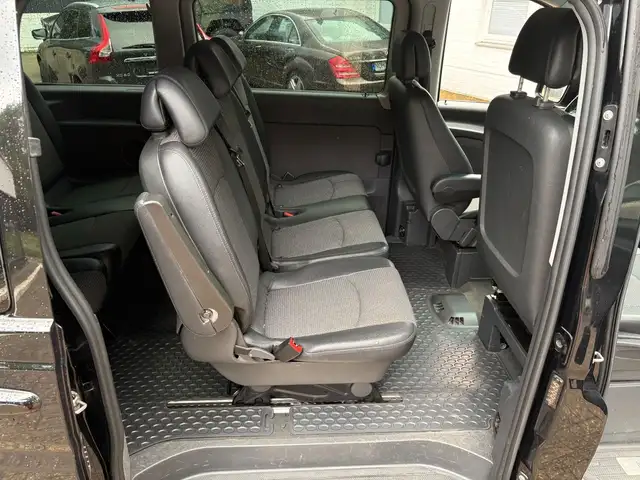 Mercedes-Benz Viano view 14