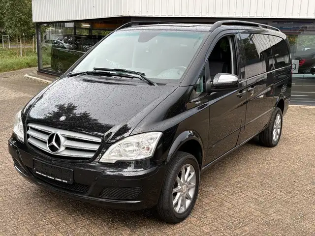 Mercedes-Benz Viano view 4