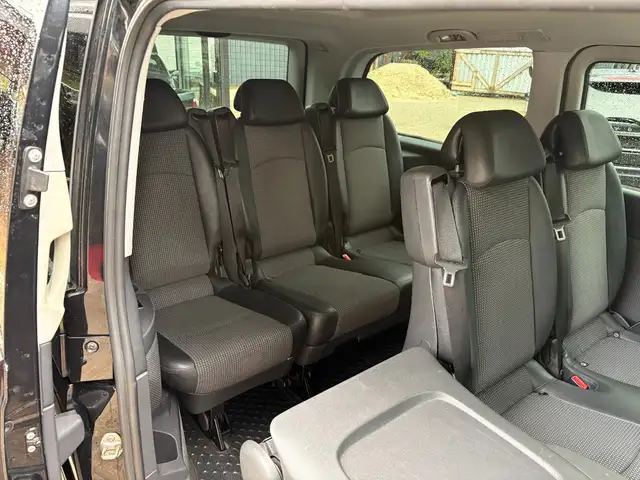 Mercedes-Benz Viano view 12