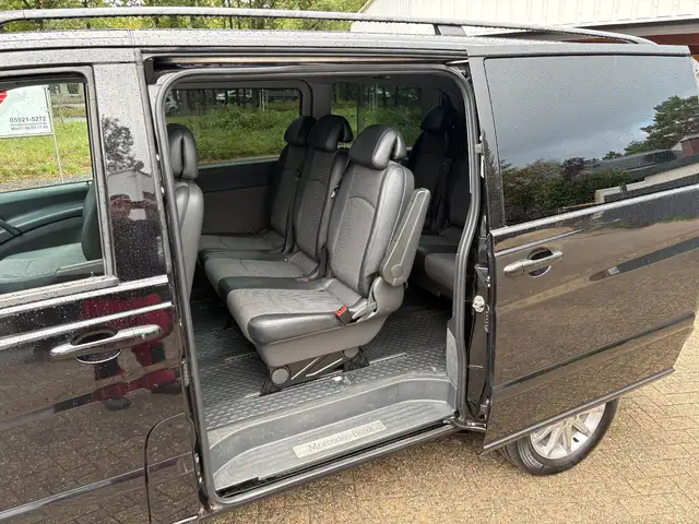 Mercedes-Benz Viano view 11