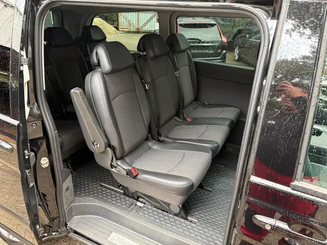 Mercedes-Benz Viano view 13