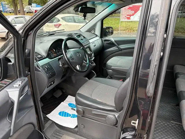 Mercedes-Benz Viano view 9