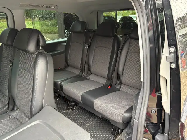Mercedes-Benz Viano view 10